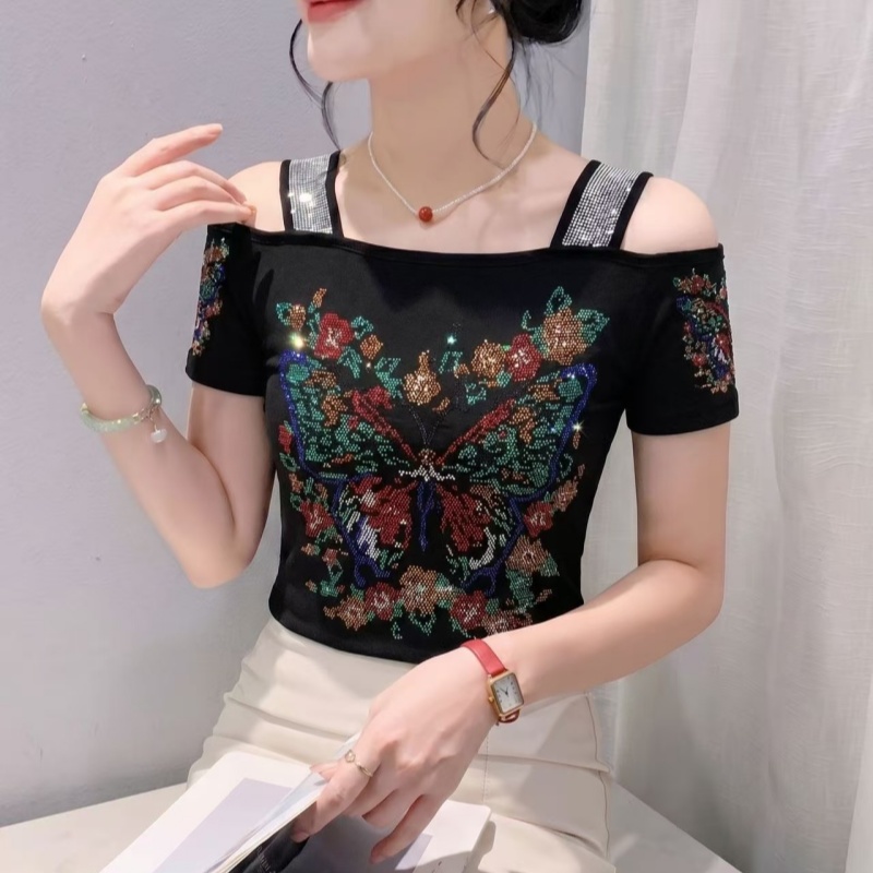 Streetwear Brand With Butterfly - Nuovissimo Design Europeo di Abbigliamento, T-Shirt
