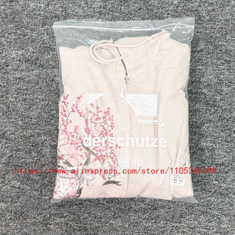 Nuova Giacca Derschutze per Uo - Streetwear Brands Logo recensione e prezzo